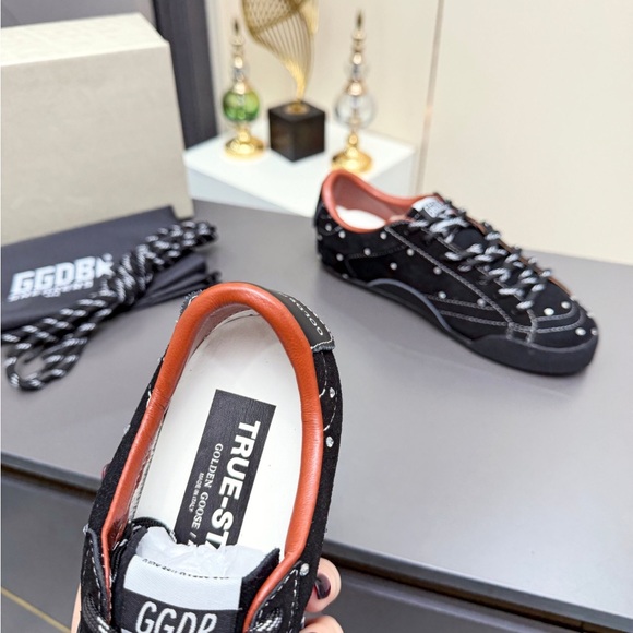 Golden Goose Black Star Sneakers with White Accents - Picture 5 of 7